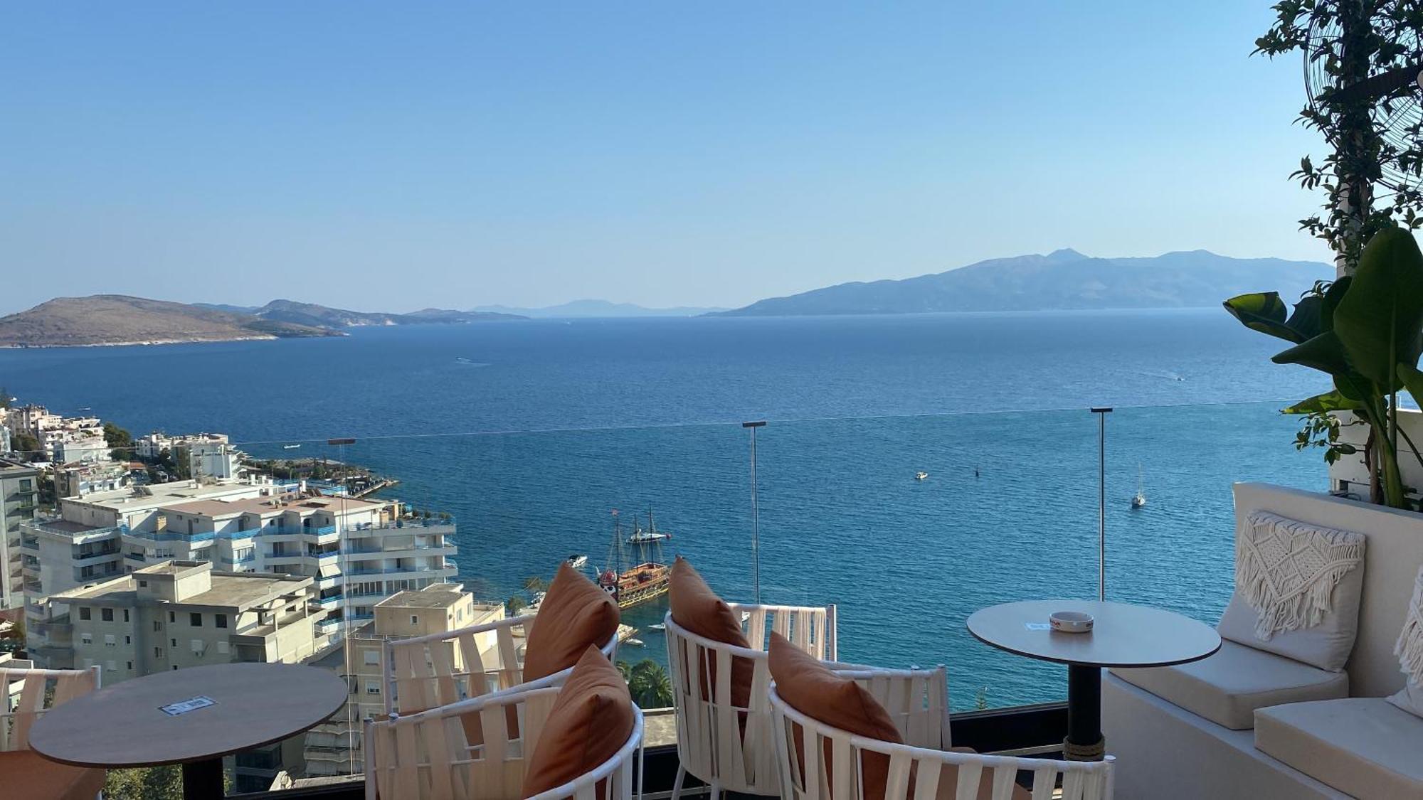 Blue Breeze Attic Sarandë